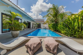 Elegant 3 BR villa huge pool in central Canggu